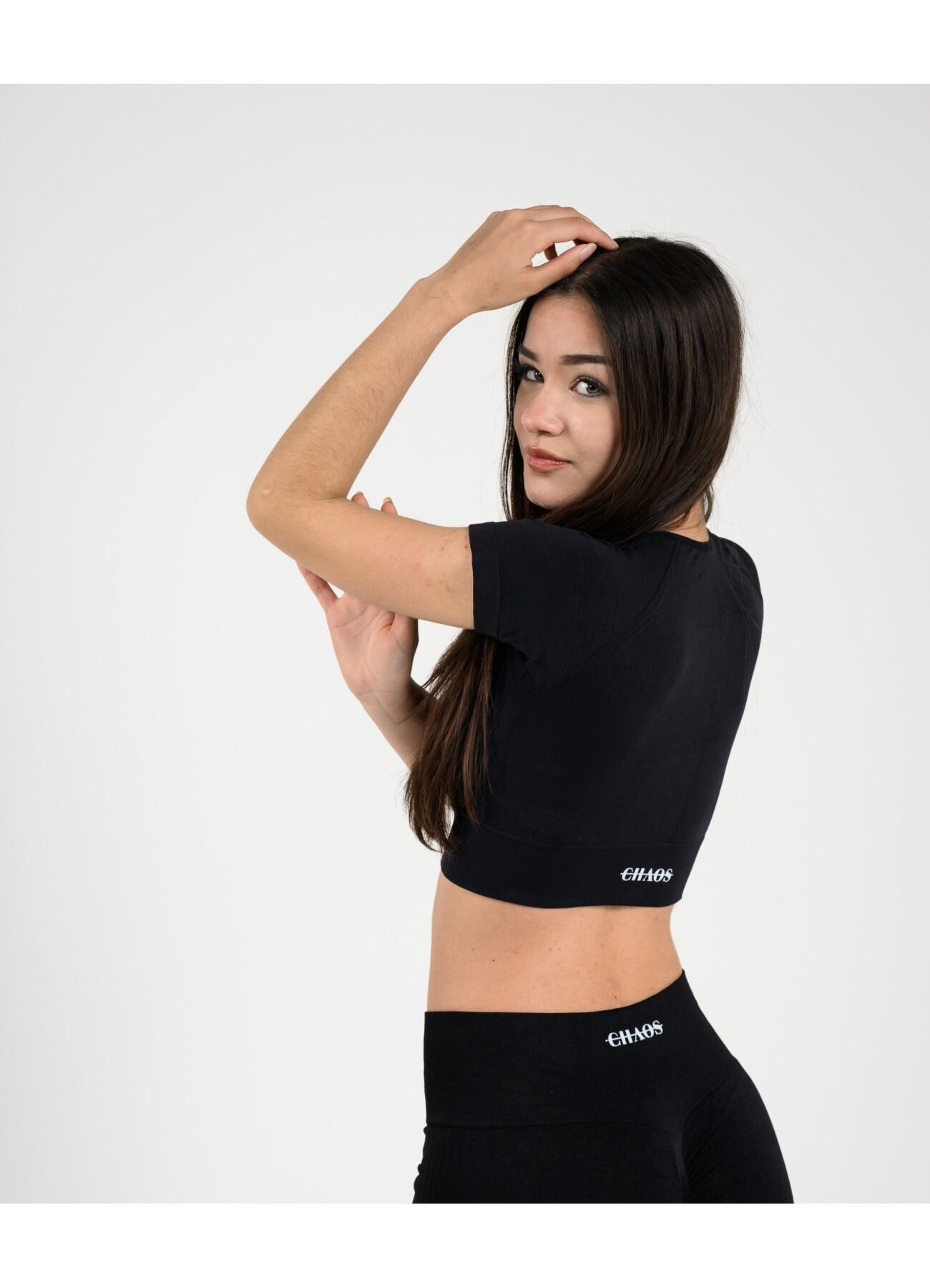 Športni top– črna barva, popolna podpora in udobje